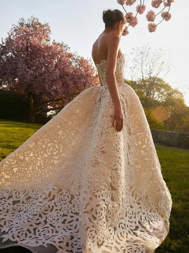 Lace wedding dress by Oscar de la Renta.