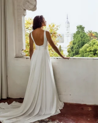 #simpleweddingdress #alineweddingdress #nzbridal #annaschimmel