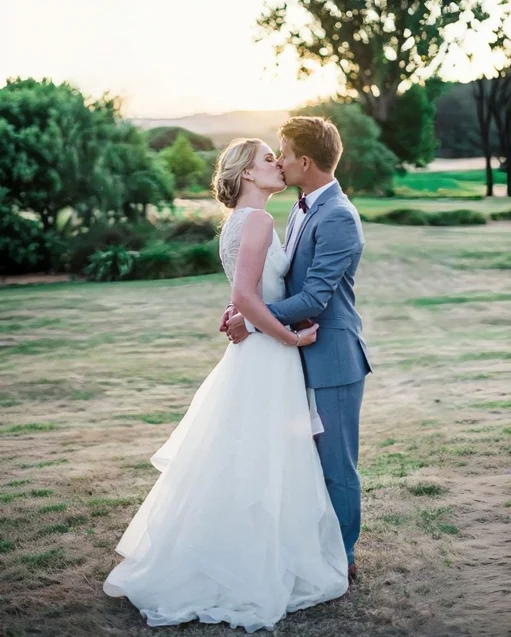 Melody

#realbride #realwedding #weddingdress #annaschimmel
@meredithlord