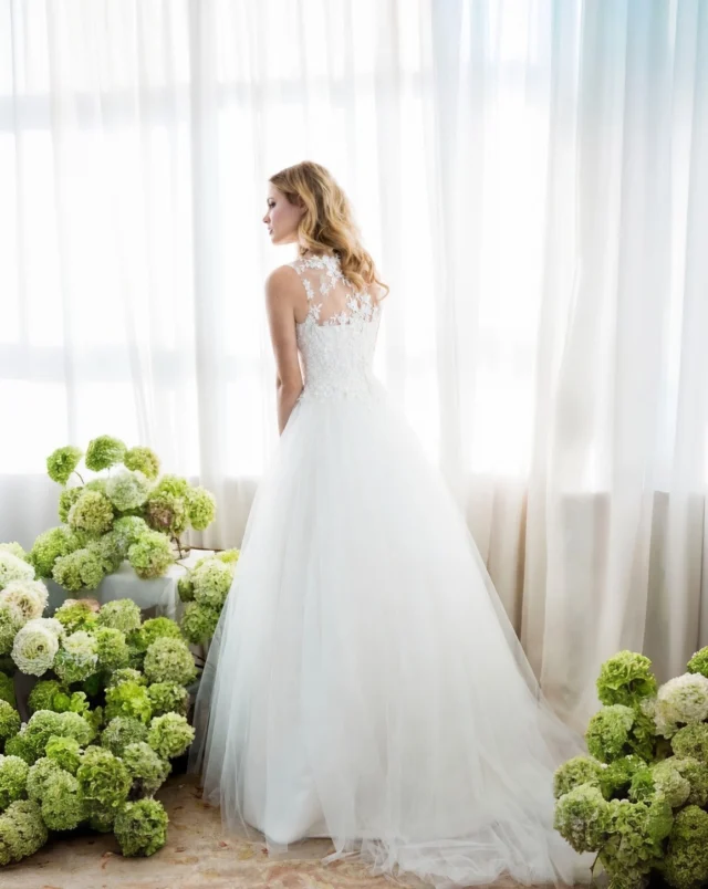 Romantic in layers of soft tulle, matched with beaded French lace.

#annaschimmel
#nzbridal
#nzwedding
#tulleweddingdress